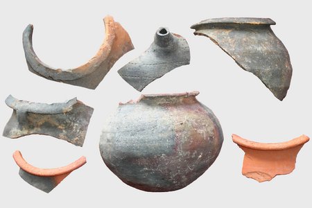 Verschiedene Keramiken der Mayener Ware