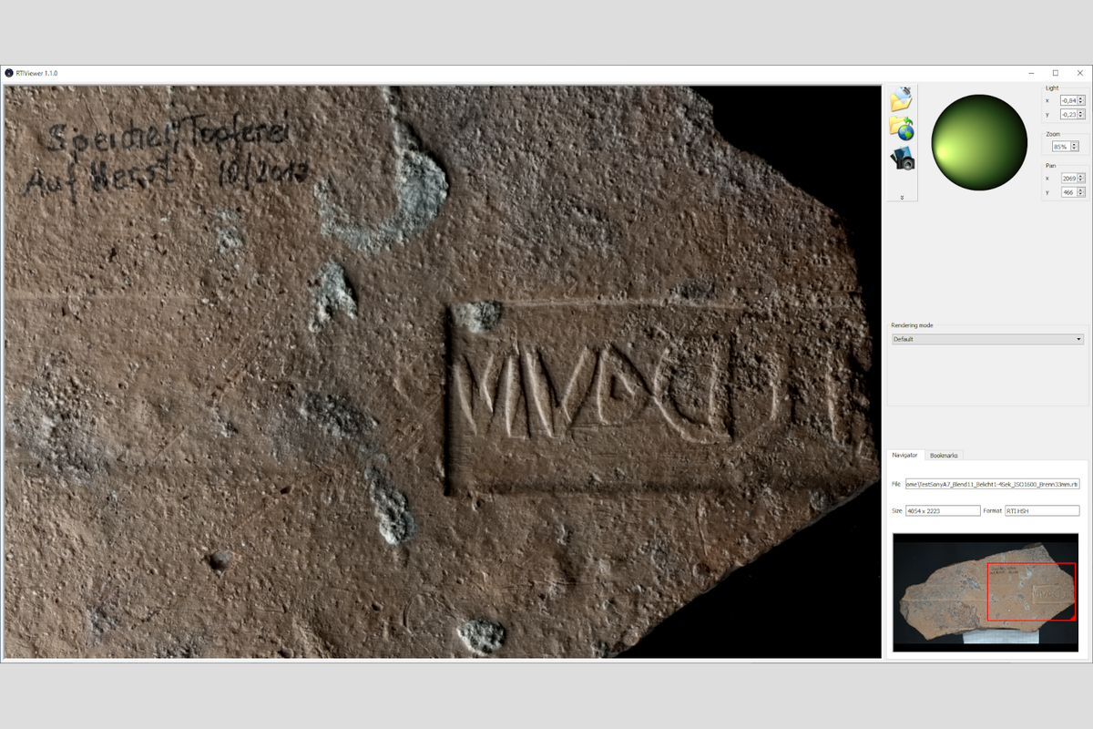 Ansicht des RTI-Bildes eines römischen Ziegels mit interaktiver Einstellung der Beleuchtungsrichtung