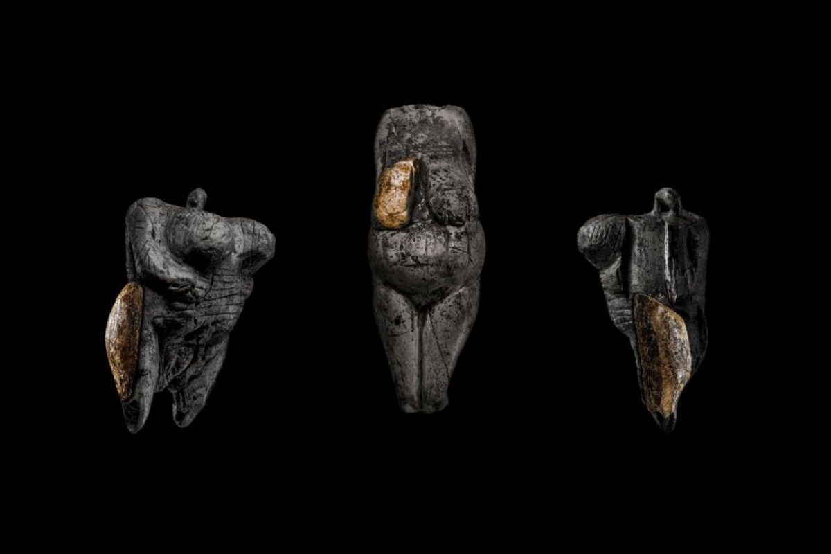 Drei Fragmente von Venusstatuetten aus Elfenbein